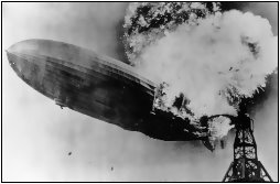 Eine Fotografie der brennenden Hindenburg, die von Led Zeppelin fr ihr erstes Album als Cover benutzt wurde.