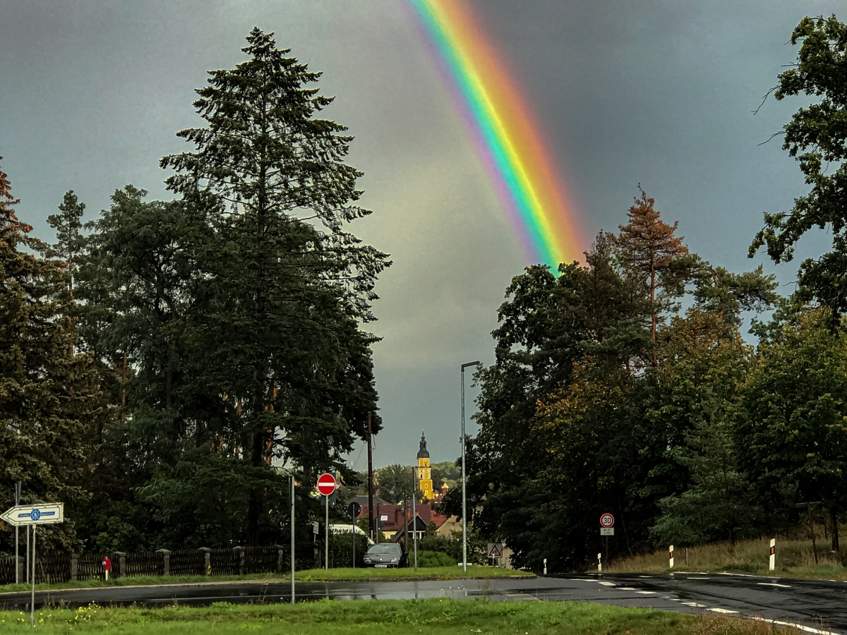Regenbogen über der Stadt Regenbogen über der Stadt