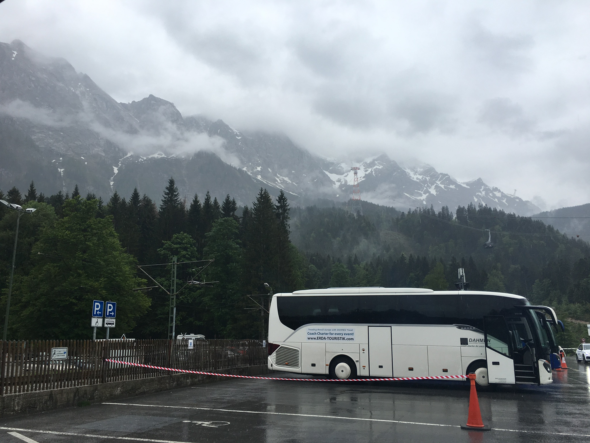 Auf dem Parkplatz Auf dem Parkplatz an der Zugspitze