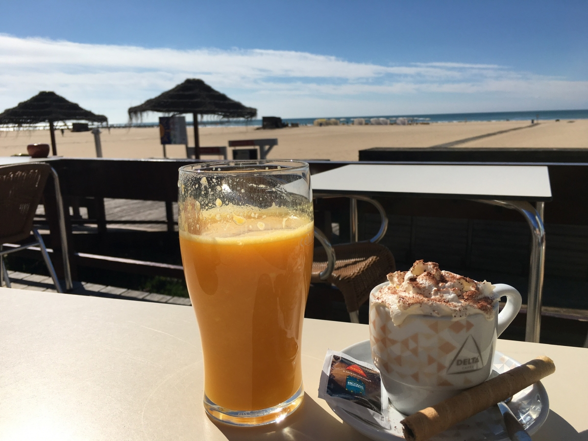 Sumo de Laranja und Cappuccino Sumo de Laranja und Cappuccino
