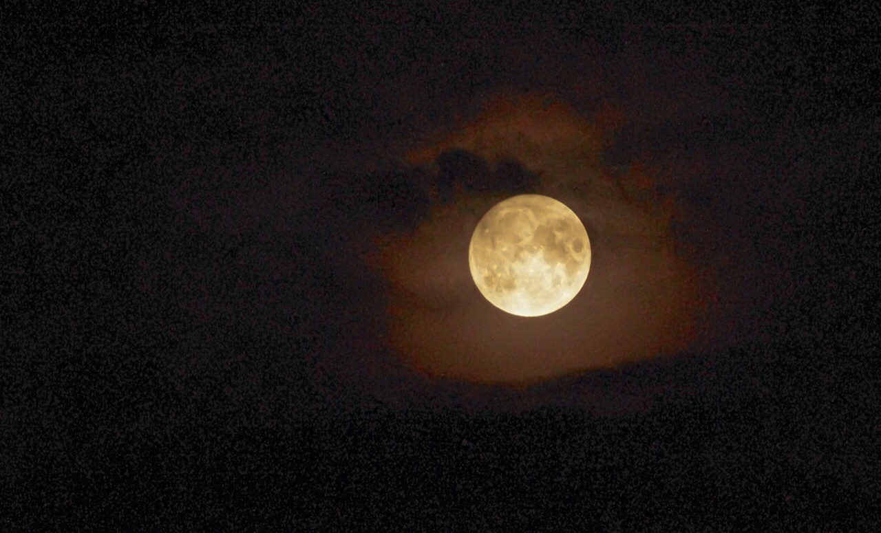 Fast Vollmond Fast Vollmond