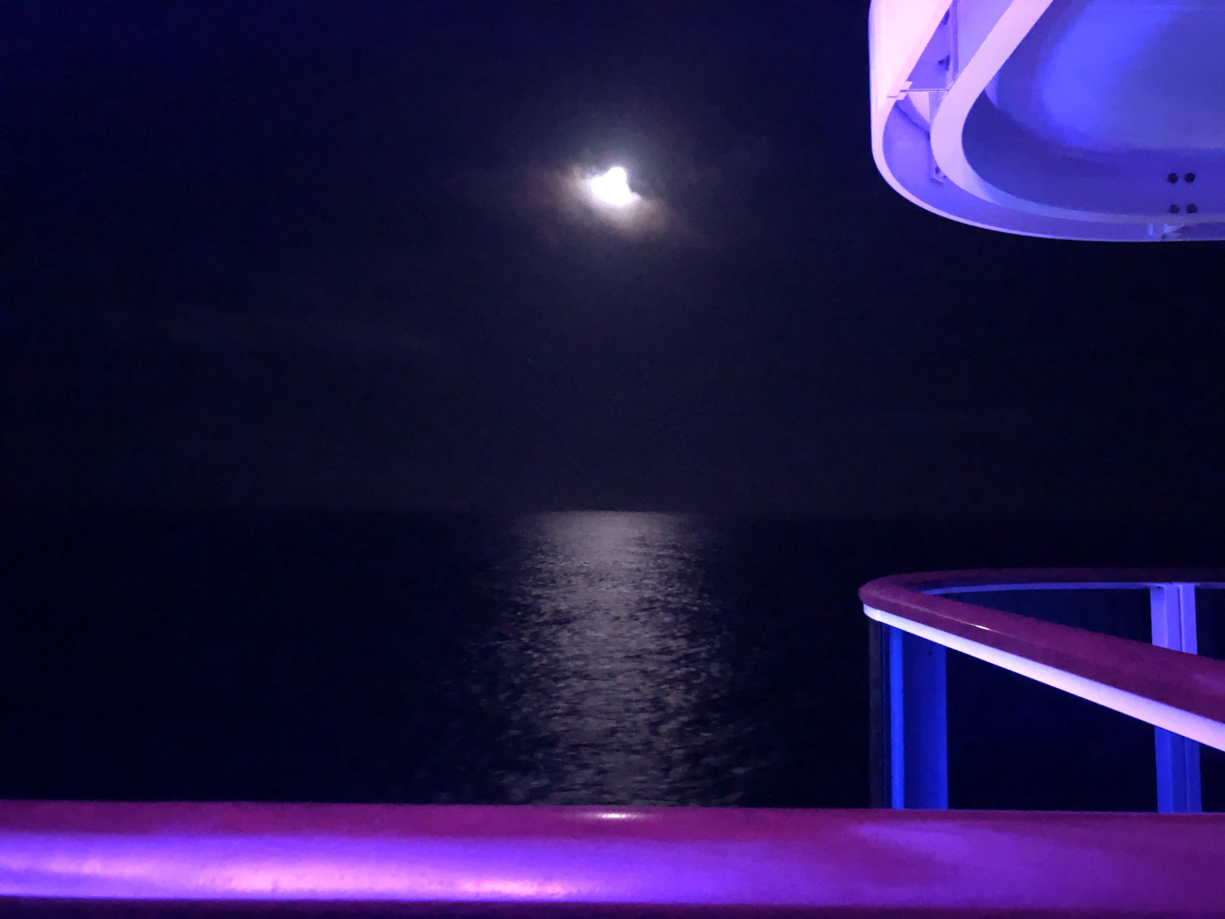 Mond über dem Nordatlantik Mond über dem Nordatlantik