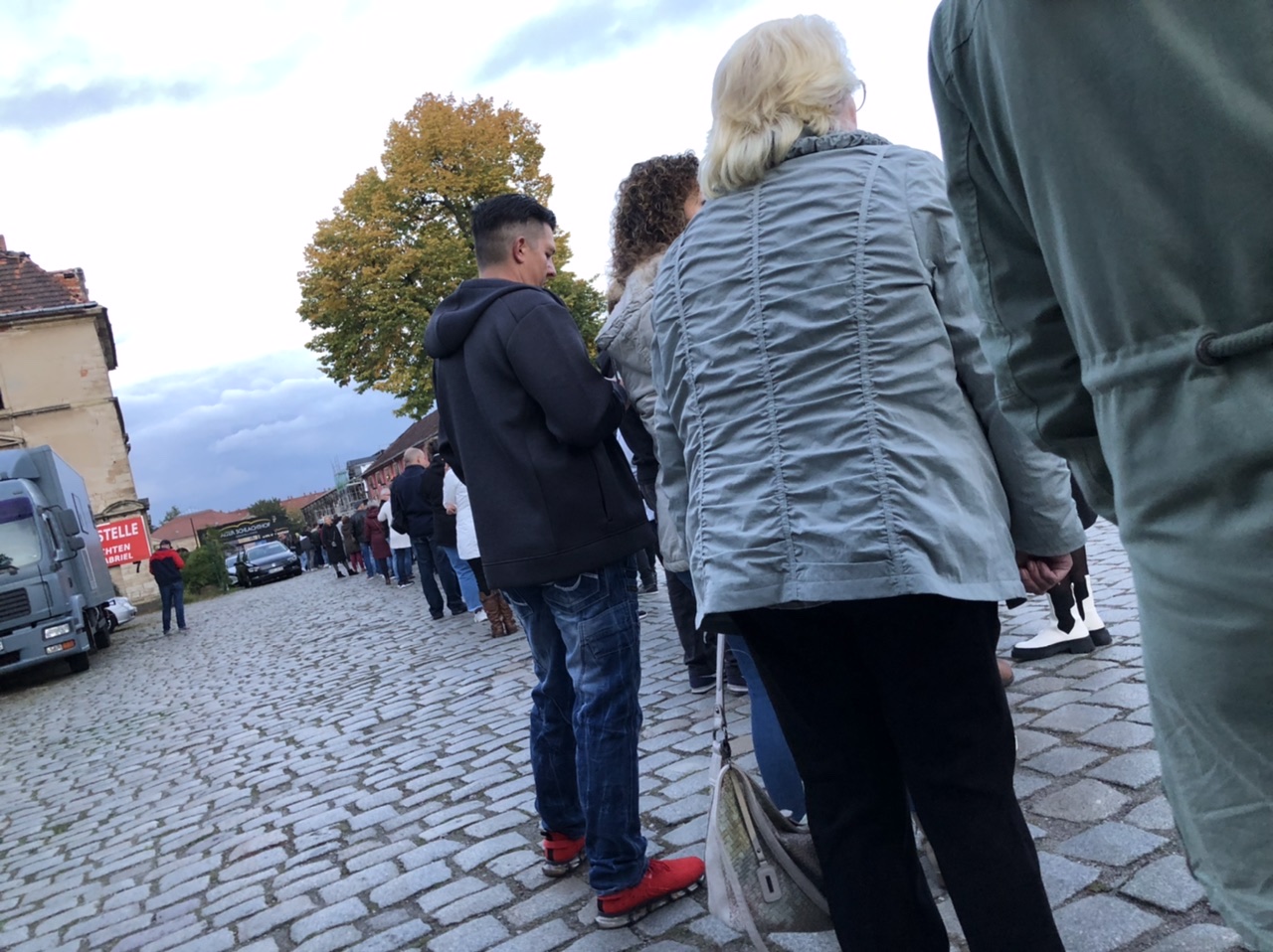 Schlange am Eingang Schlange am Eingang
