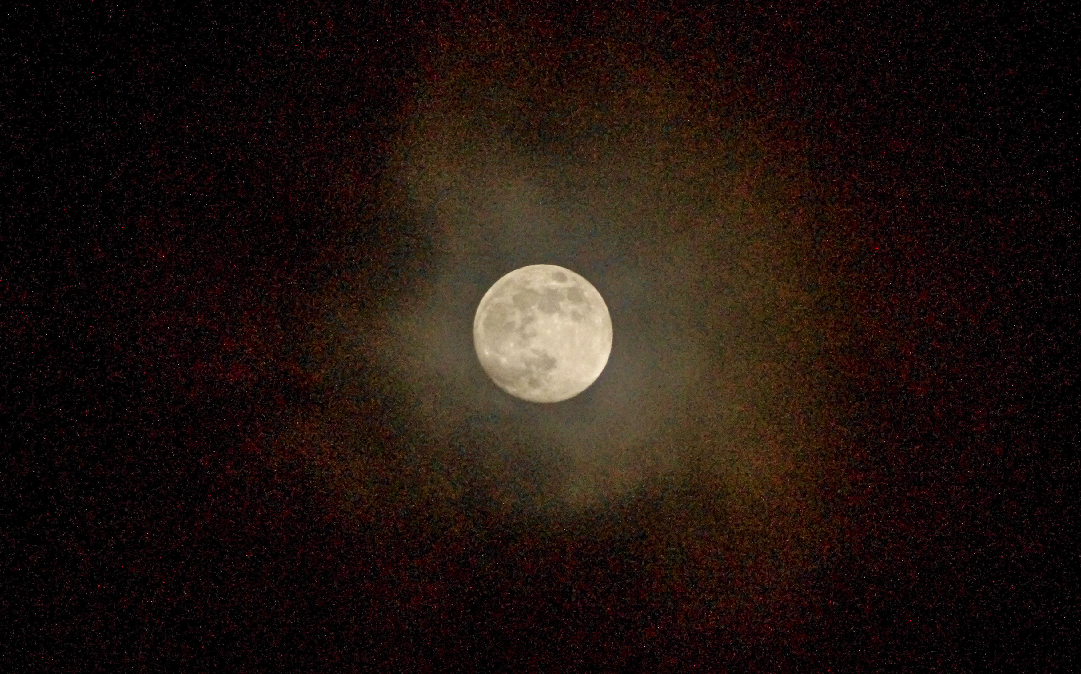 Fast Vollmond Fast Vollmond
