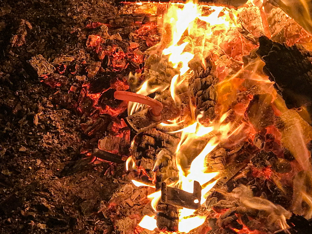 Lagerfeuer im März Lagerfeuer im März